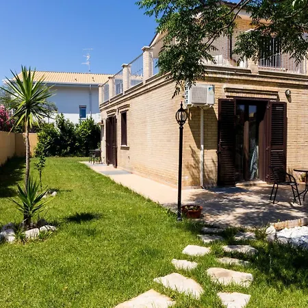 Saraceni Con Parcheggio Interno