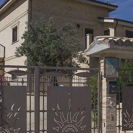 Saraceni Con Parcheggio Interno