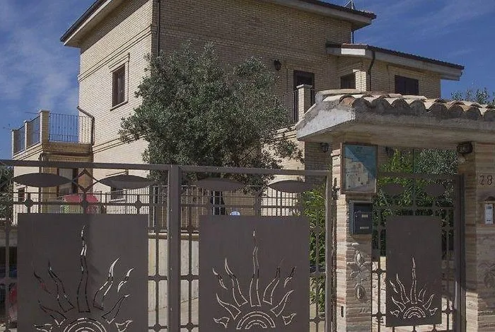 Saraceni Con Parcheggio Interno