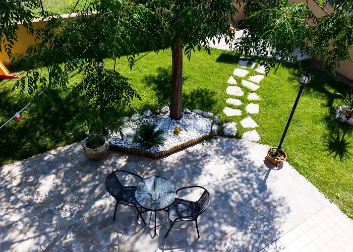 Saraceni Con Parcheggio Interno